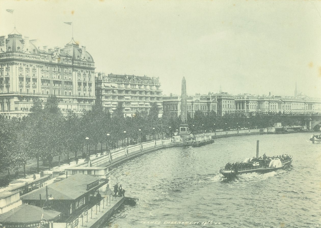 Victoria Embankment, Westminster LB: ser nordover fra Hungerford Bridge, 1895 av English Photographer