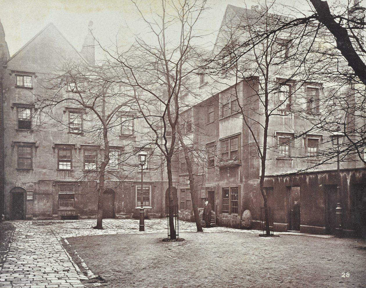 View of Barnards Inn, London, 1879 av English Photographer