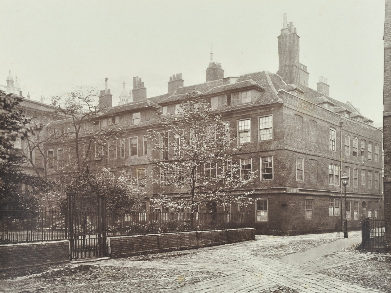 Utsikt over Clifford Inn, City of London, 1885 av English Photographer