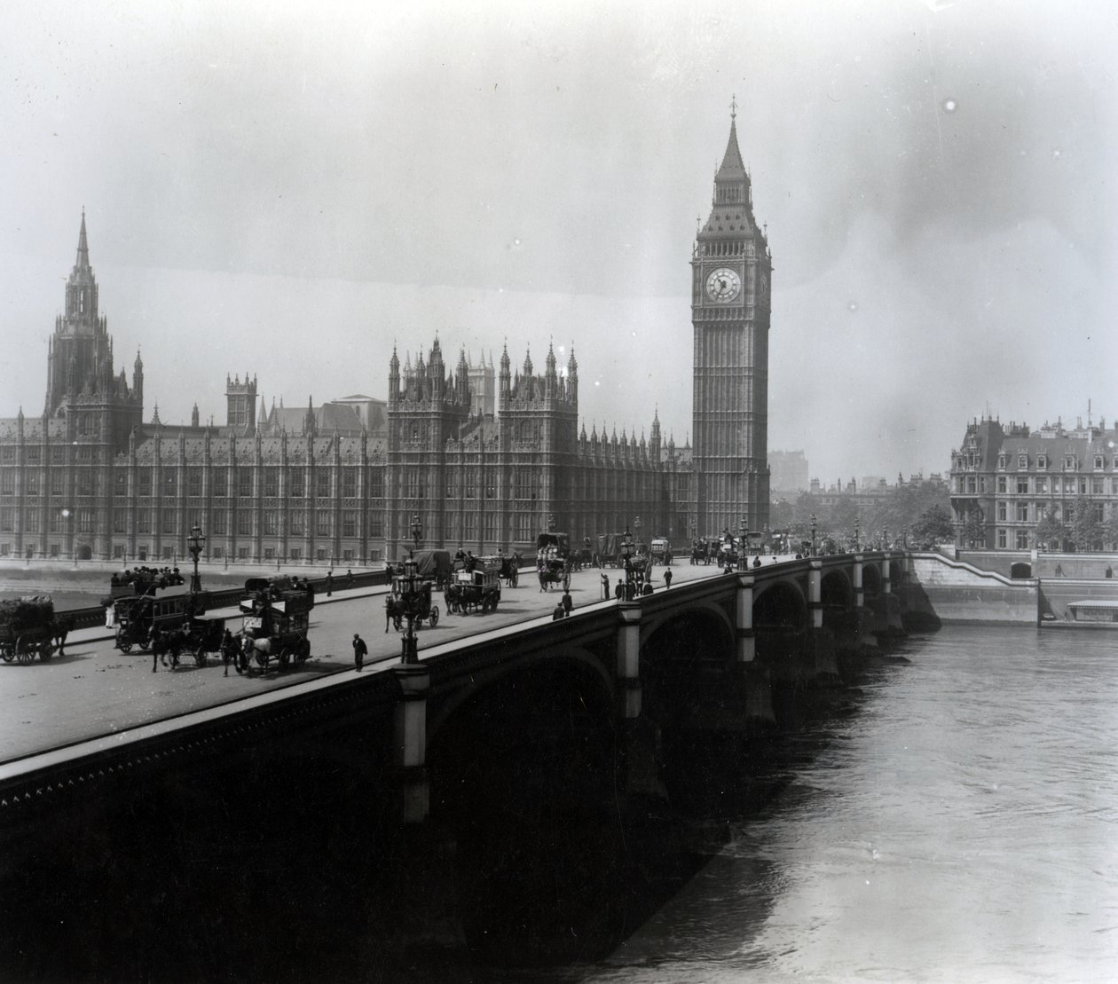 Utsikt over Westminster Bridge og Houses of Parliament av English Photographer