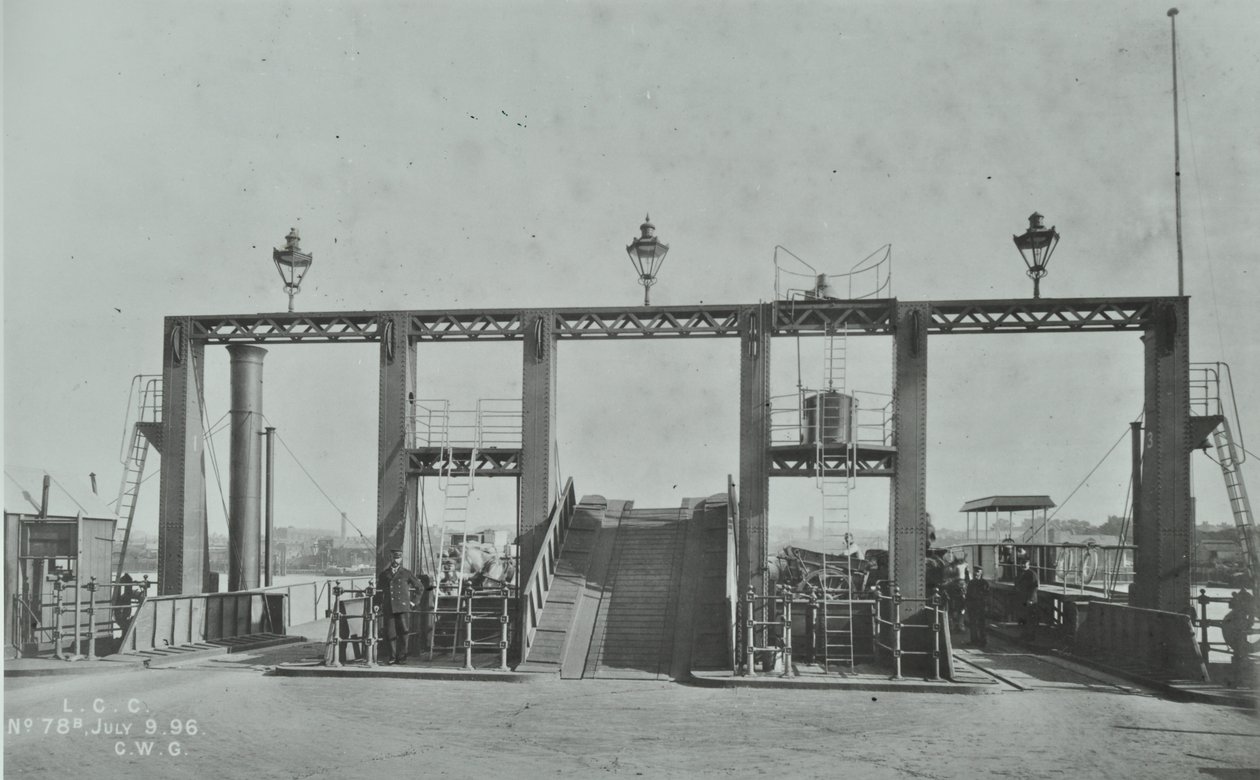 Utsikt over Woolwich Ferry, 1896 av English Photographer