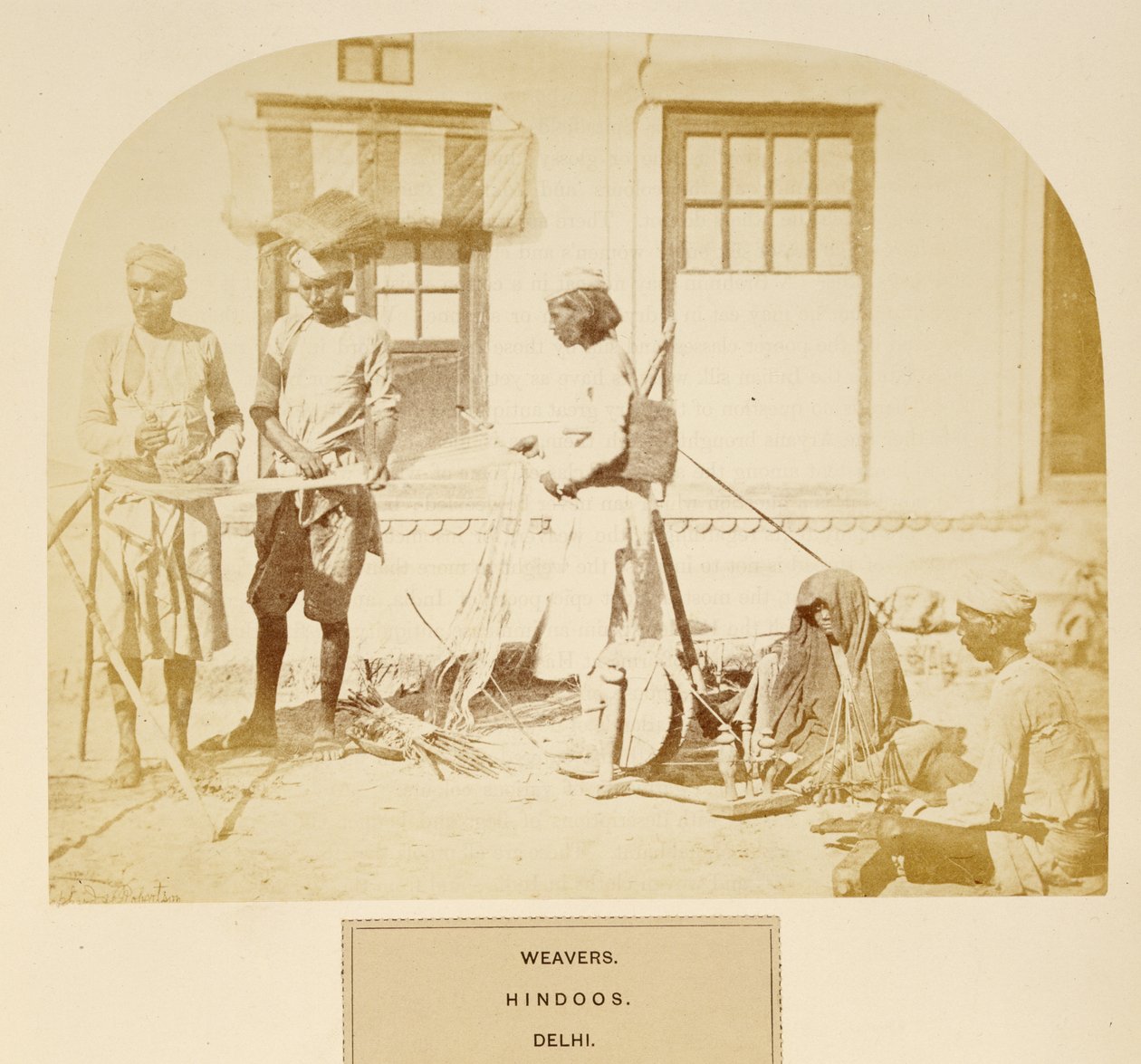 Weavers, Hindoos, Delhi, fra The People of India, av J. Forbes Watson, utgitt 1868 (albumtrykk) av English Photographer