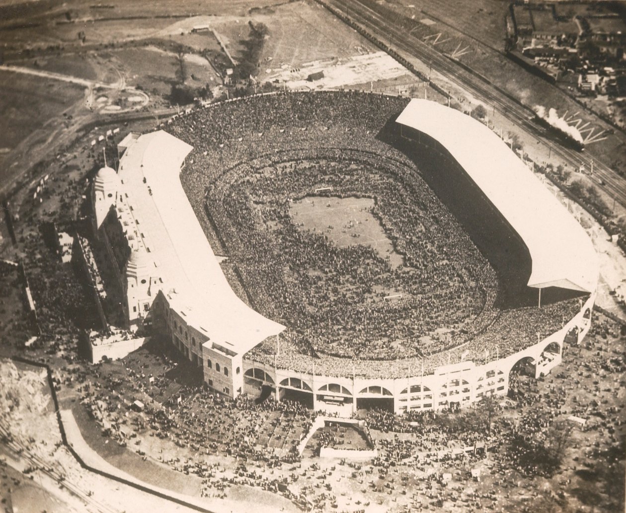 West Ham United vs. Bolton Wanderers, den første fotballkampen som ble spilt på det nye Wembley Stadium, 1923 av English Photographer