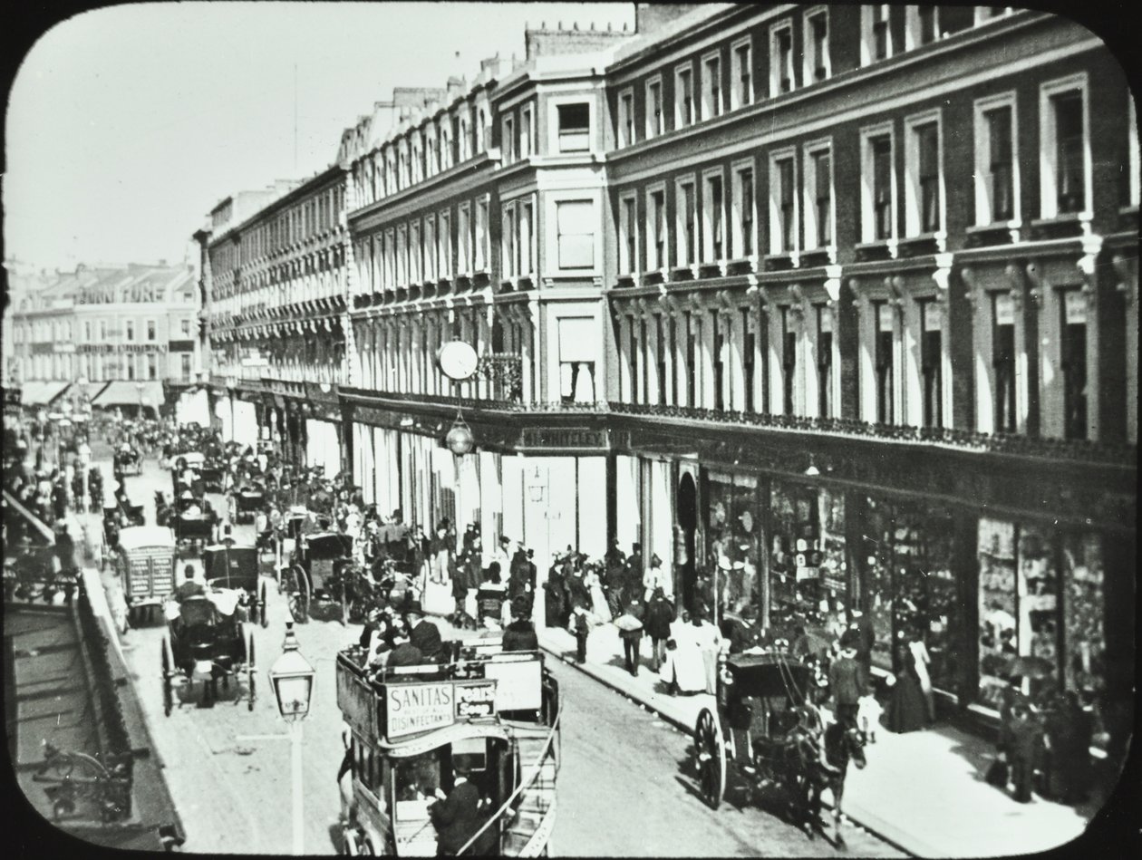 Whiteleys, Westbourne Grove, Westminster LB: ser vestover, 1895 av English Photographer