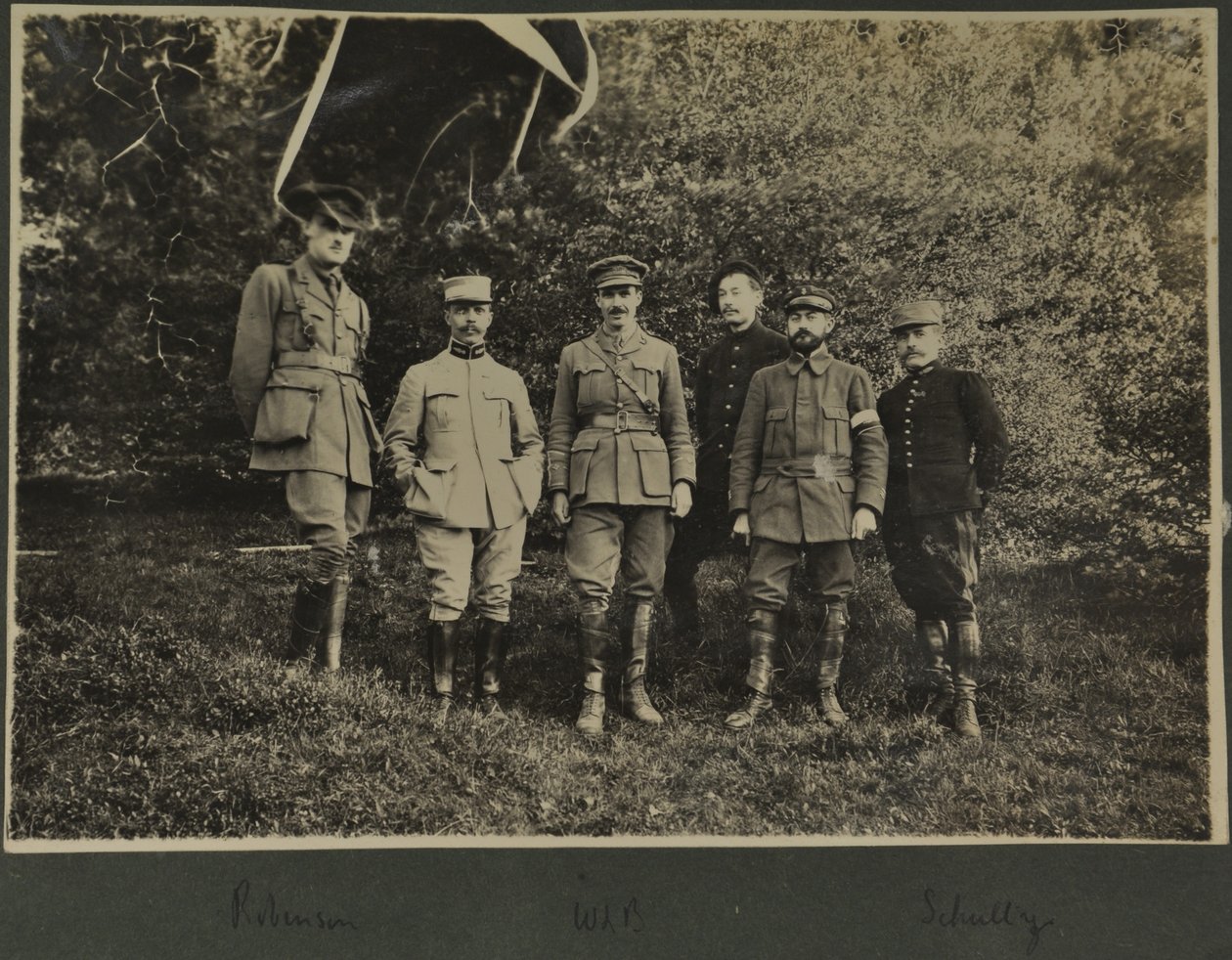 William Lawrence Bragg og Harold Roper Robinson med andre, Vosges, 1915 av English Photographer