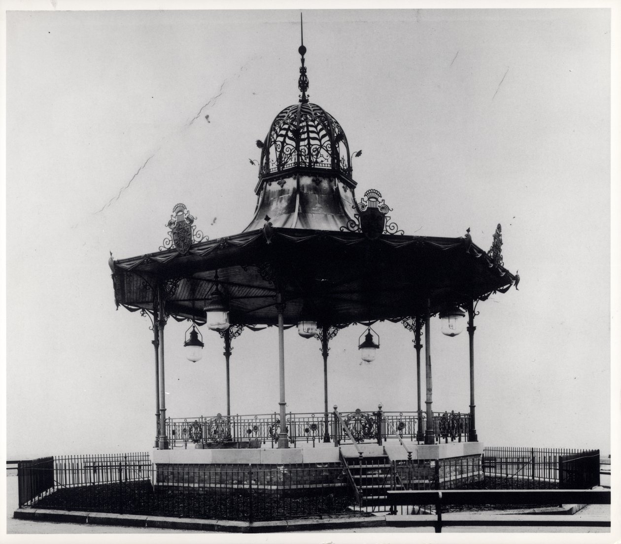 Ornamental bandstand i East End Park, Leeds av English Photographer English Photographer