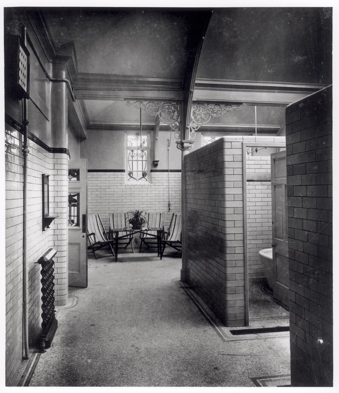 Private avlukker og venteområde i Bramley Baths, Leeds av English Photographer English Photographer