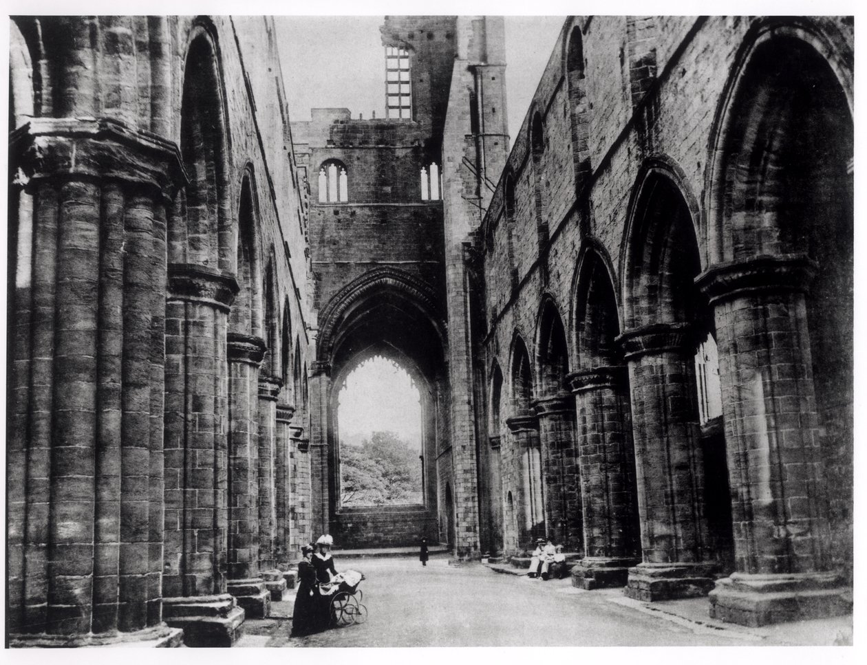 Besøkende til Kirkstall Abbey av English Photographer English Photographer