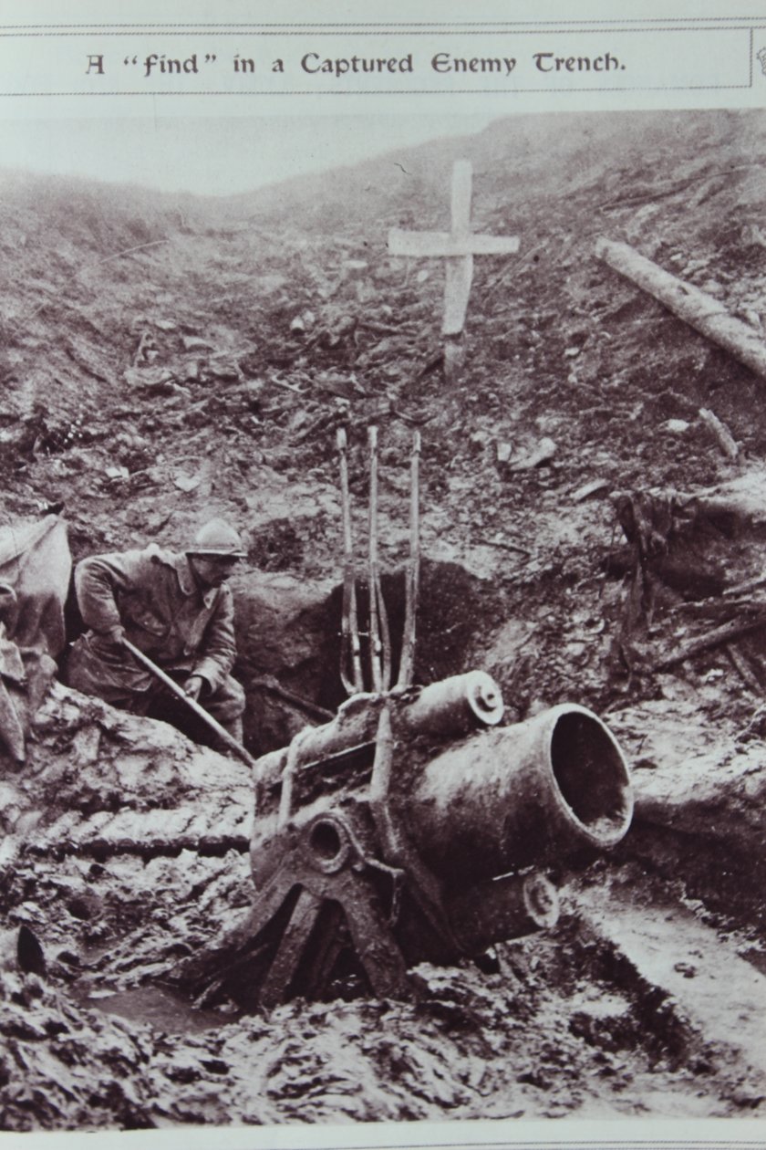 Et funn i en fanget fiendegrav, 1914-18 av English School