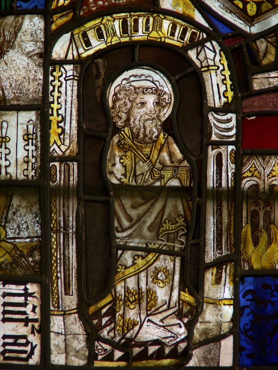 Et panel i østvinduet som viser St Peter av English School
