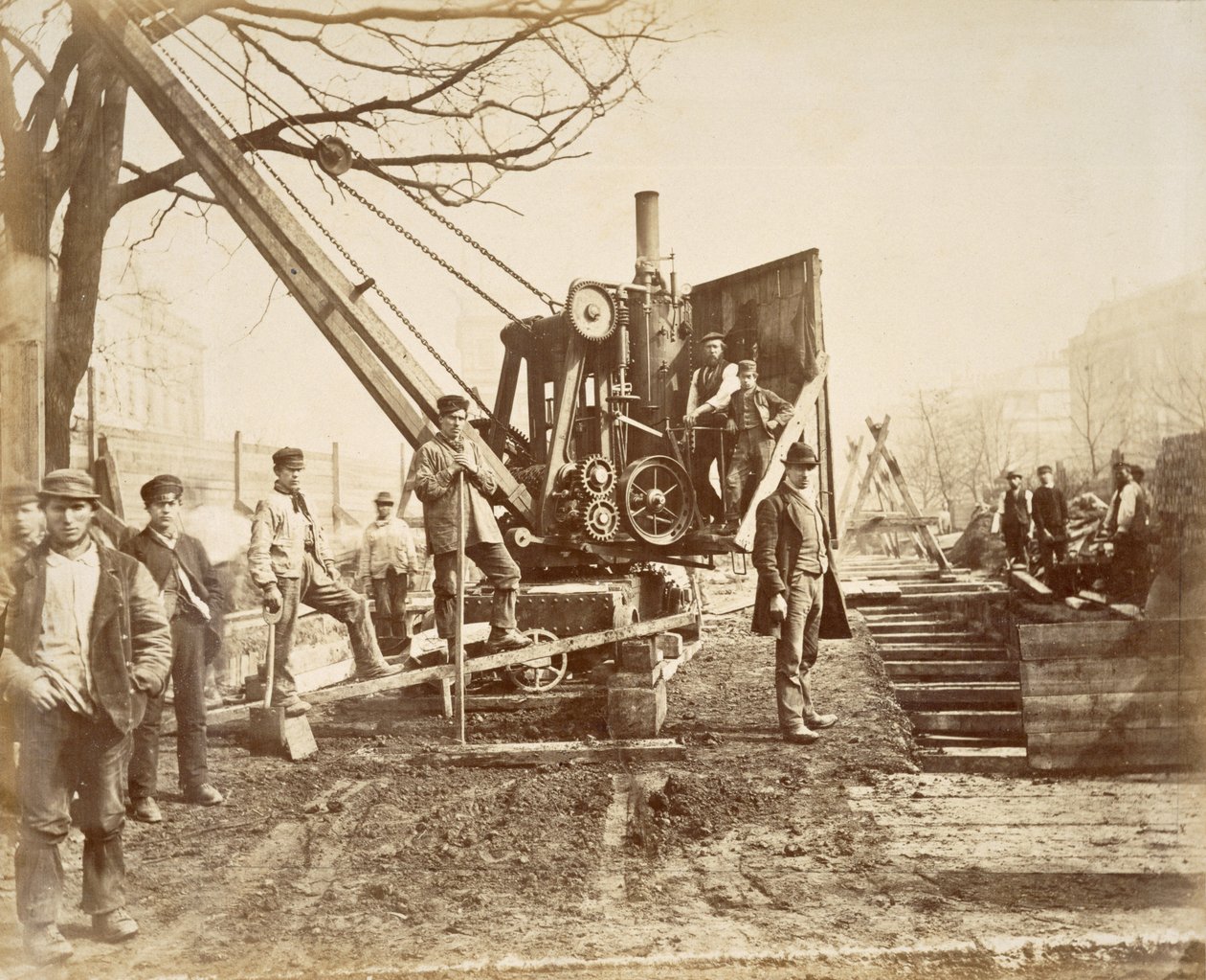 En dampkran i drift under byggingen av Circle Line i Paddington, London, ca. 1890 (albumtrykk på kort) av English School