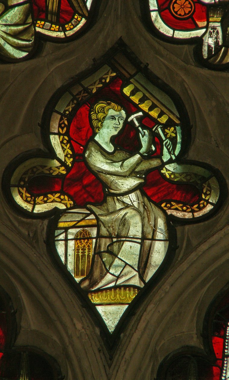 Et vindu i Lady Chapel som viser en musikerengel med bjeller av English School