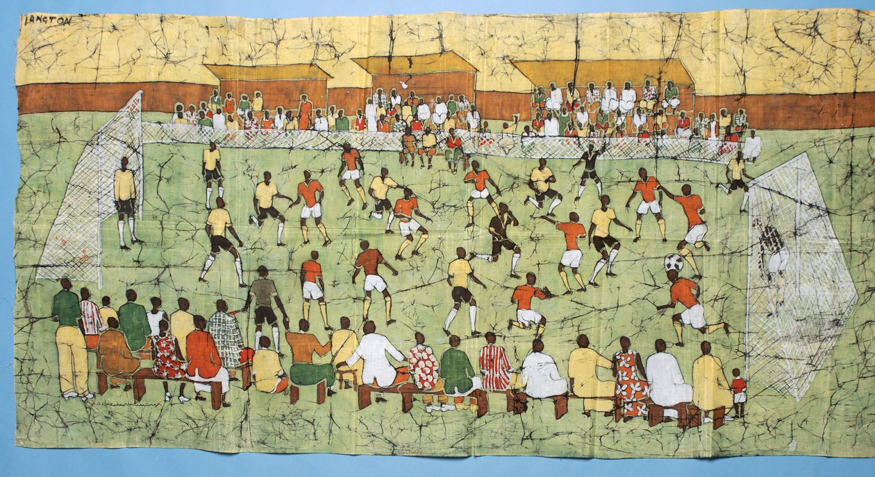 Afrikansk batikk som illustrerer en fotballkamp med folkemengder som ser på tribunen (tekstil) av English School