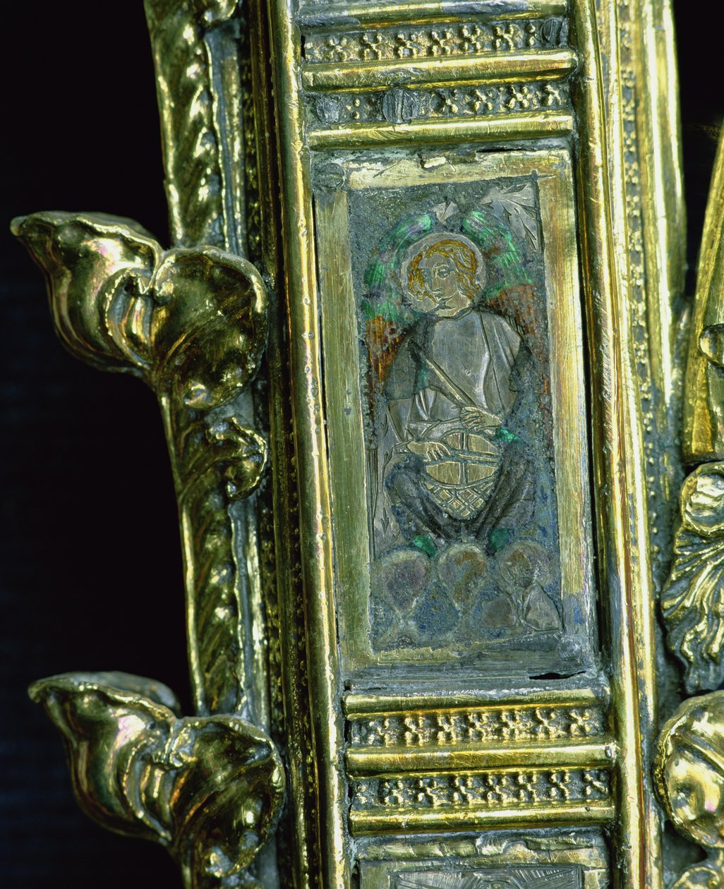 Engel som spiller en tromme, detalj fra crozieren til William of Wykeham (ca. 1320-1404) (forgylt sølv og champleve-emalje) (se 205100-32) av English School