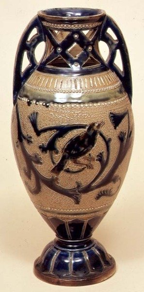 Bailey vase dekorert av E.Bennett av English School