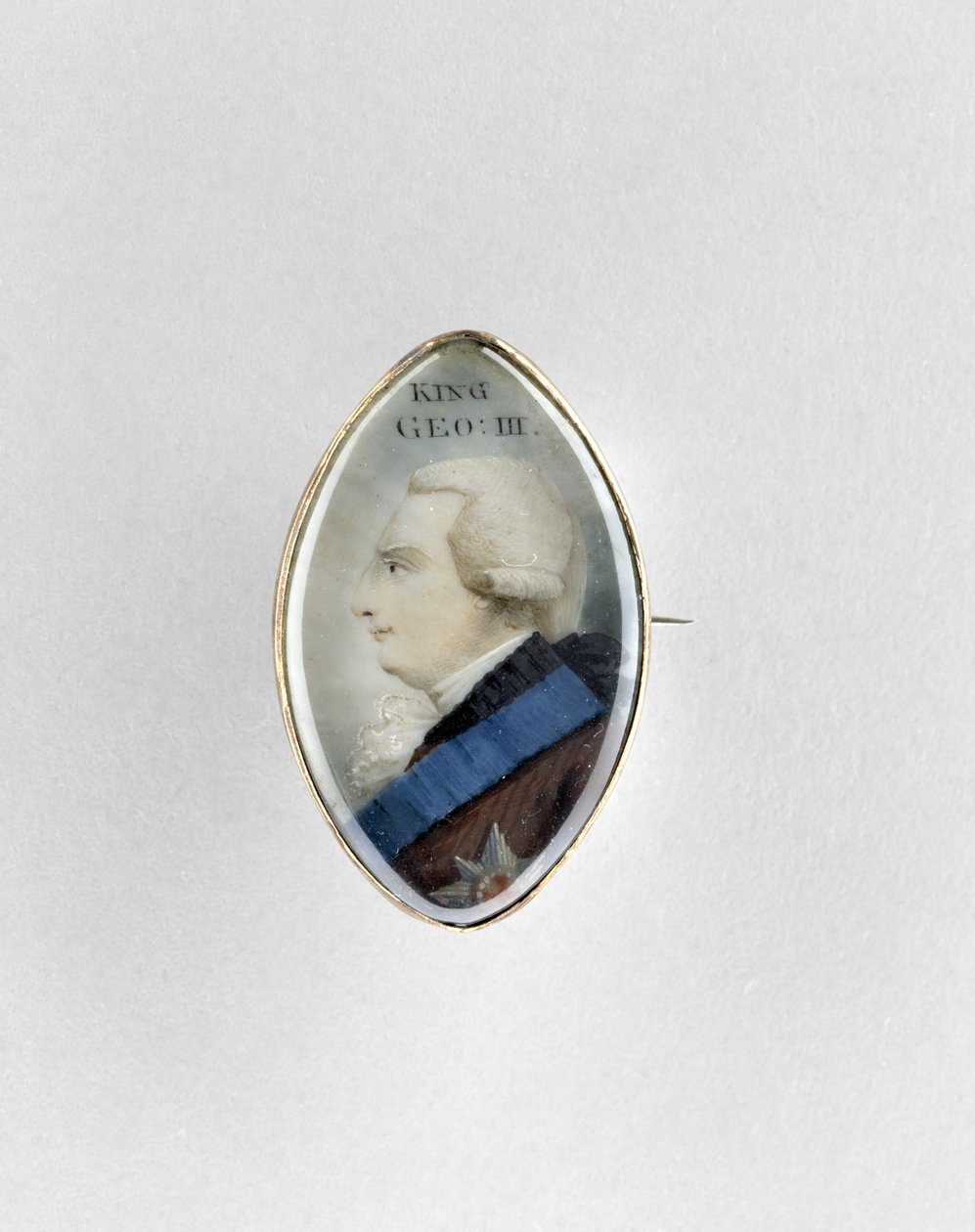 Brosje med portrett av kong George III, ca. 1770 (akvarell på elfenben, 9k rosegull over kobber og glass) av English School