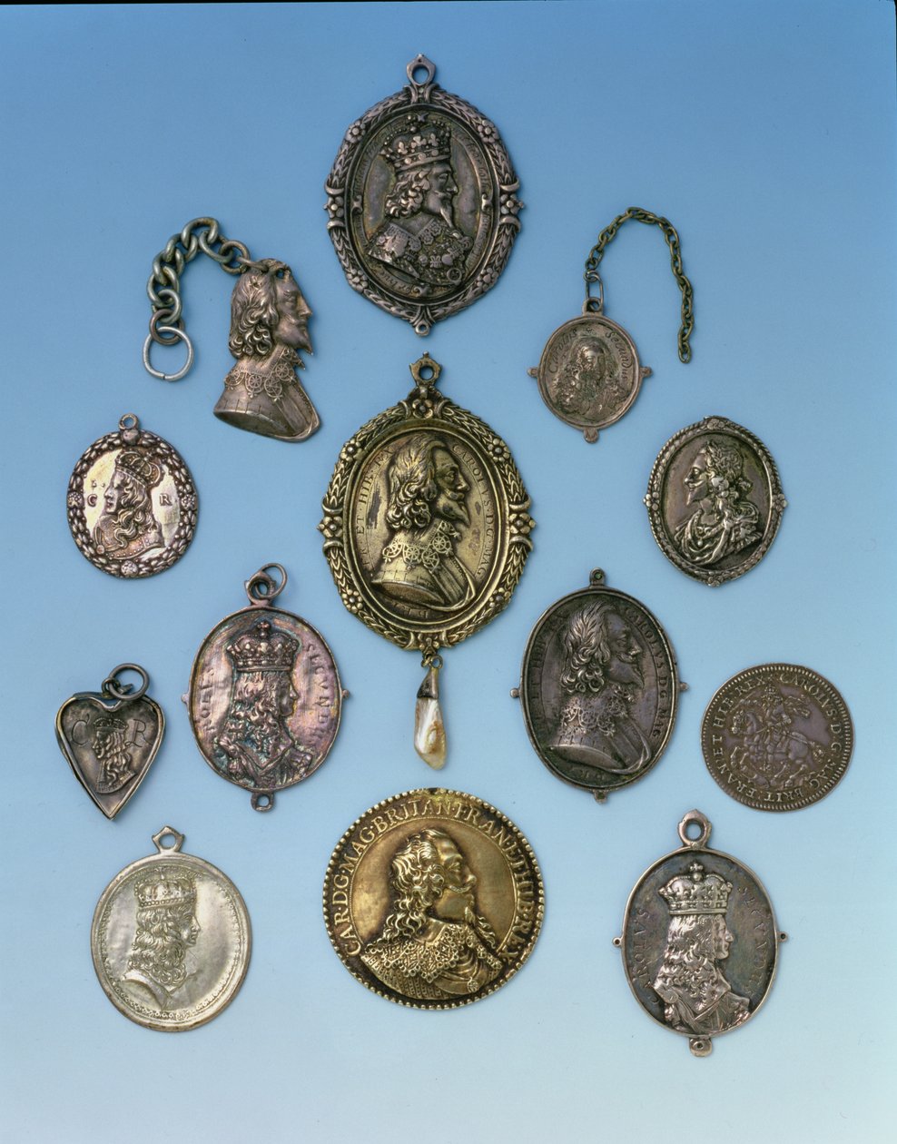 Engelske borgerkrigsmerker for tilhengerne av Charles I (1625-49) (metall) av English School
