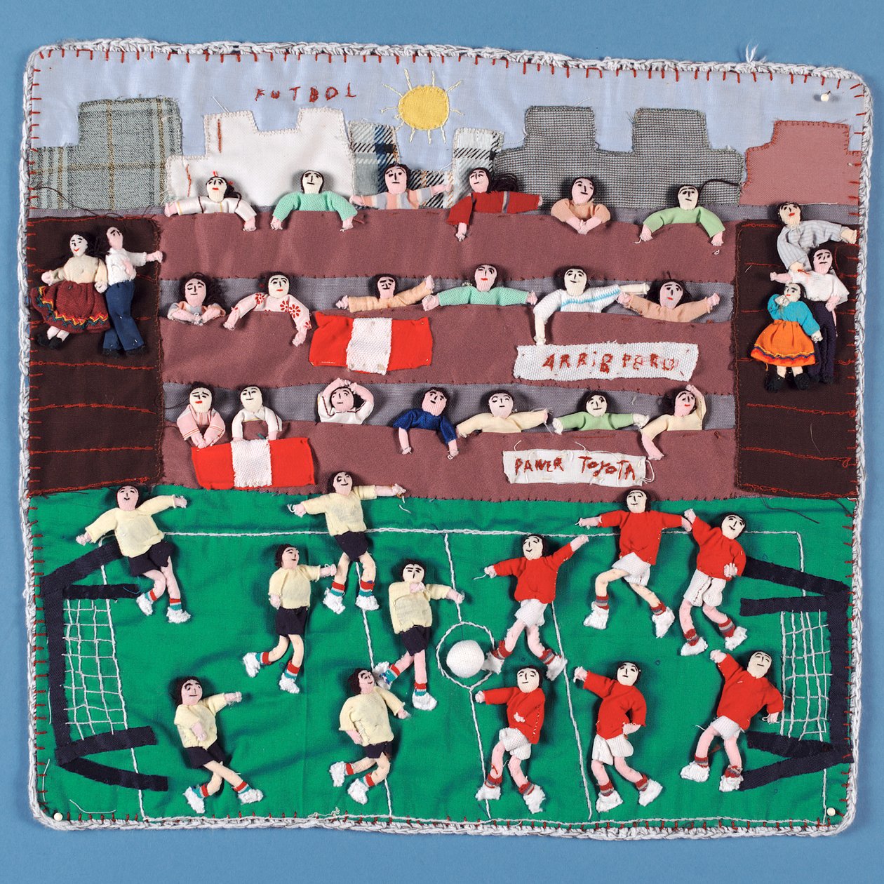 Stoffcollage av en fotballkamp i Peru (tekstil) av English School