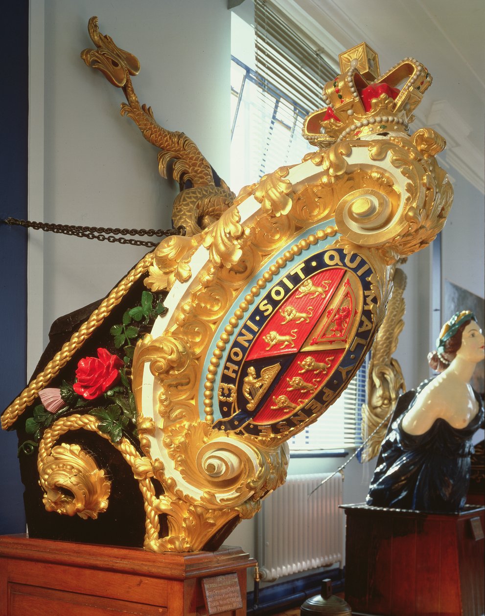 Figurhode av HMY Victoria og Albert II (malt tre) av English School
