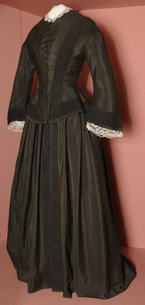 Florence Nightingales svart overdel og matchende skjørt, ca. 1870 (svart silke) av English School