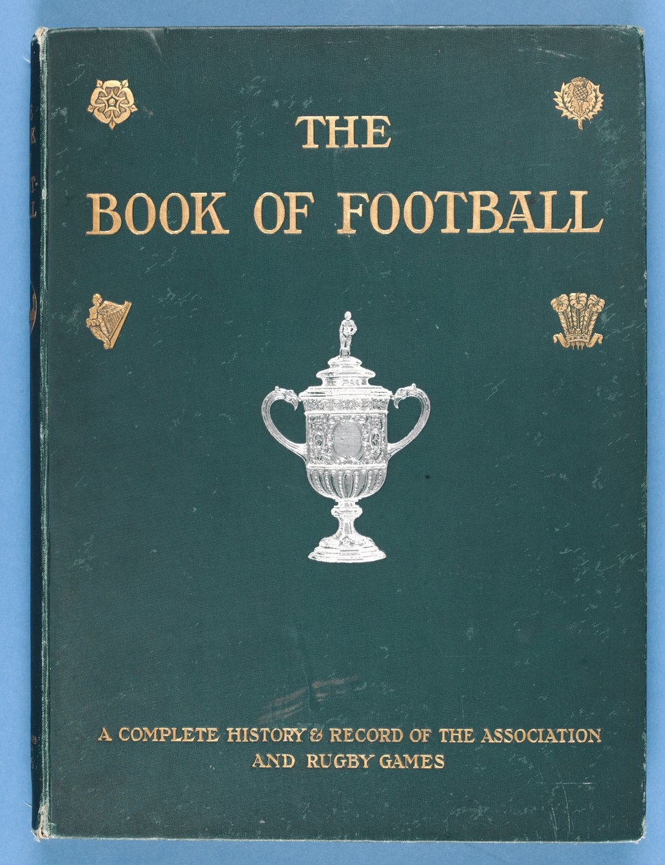 Forside av The Book of Football. En fullstendig historie og registrering av foreningen og Rugby Games 1905 av English School