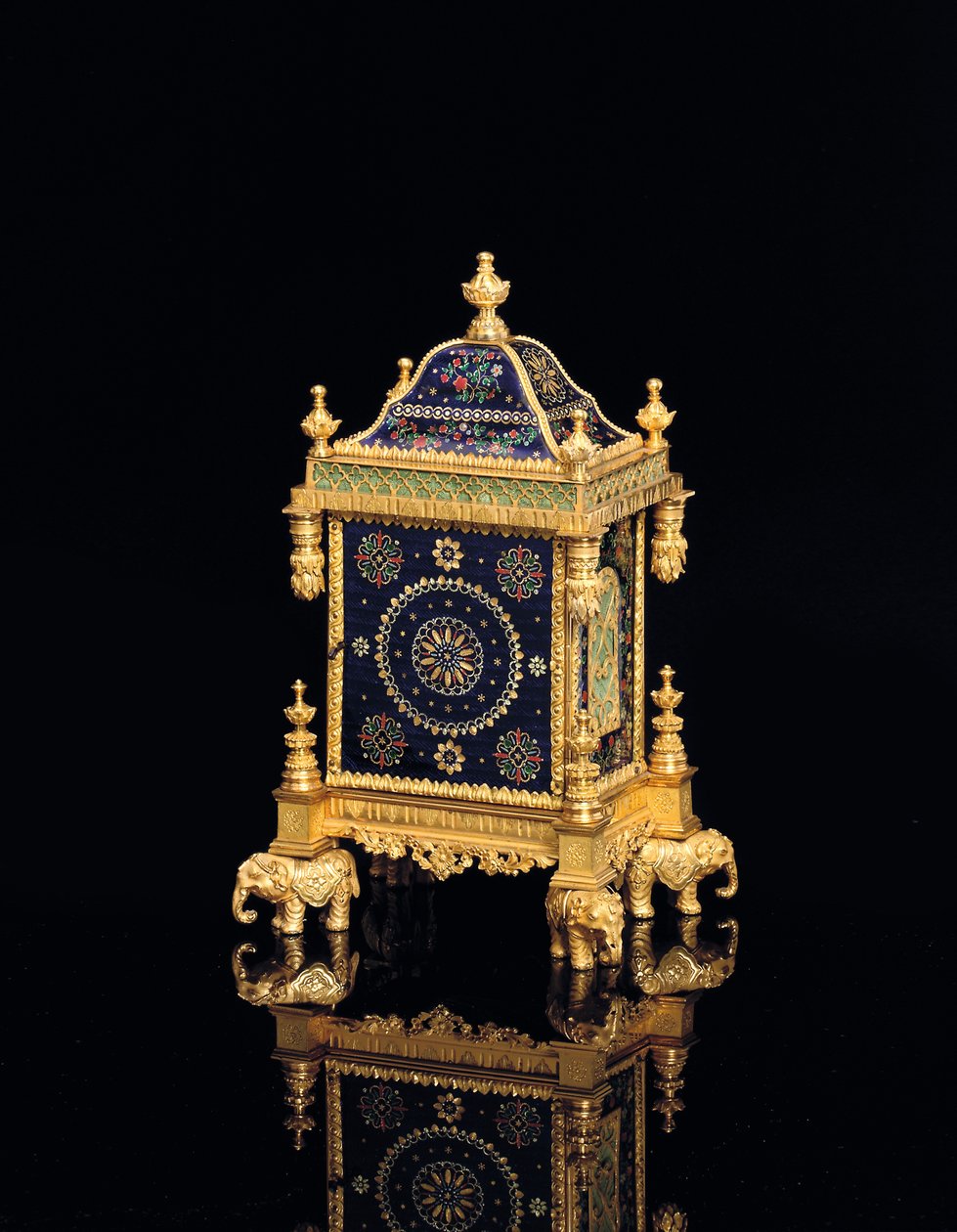 George III musikalsk og klokkespillende liten bordklokke, Howlett & Horne, London, ca. 1780 av English School