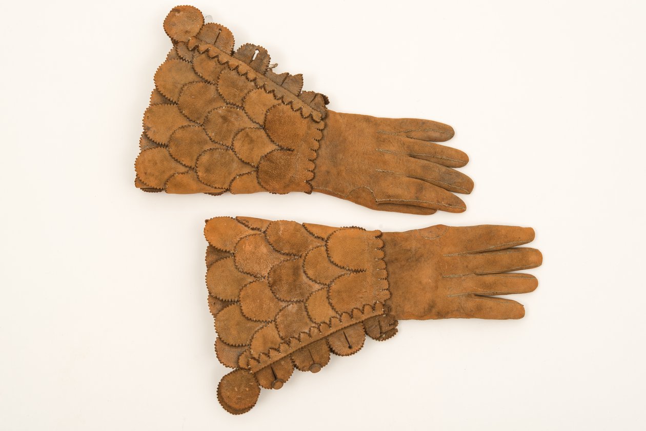 Panserhansker for menn, ca. 1600-50 (tungt buff skinn) av English School
