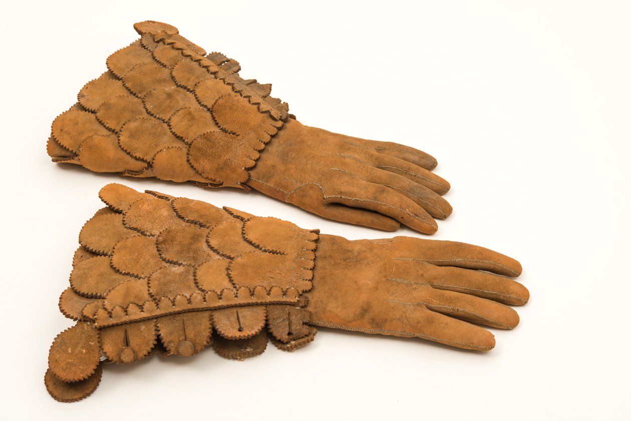 Panserhansker for menn, ca. 1600-50 (tungt buff skinn) av English School