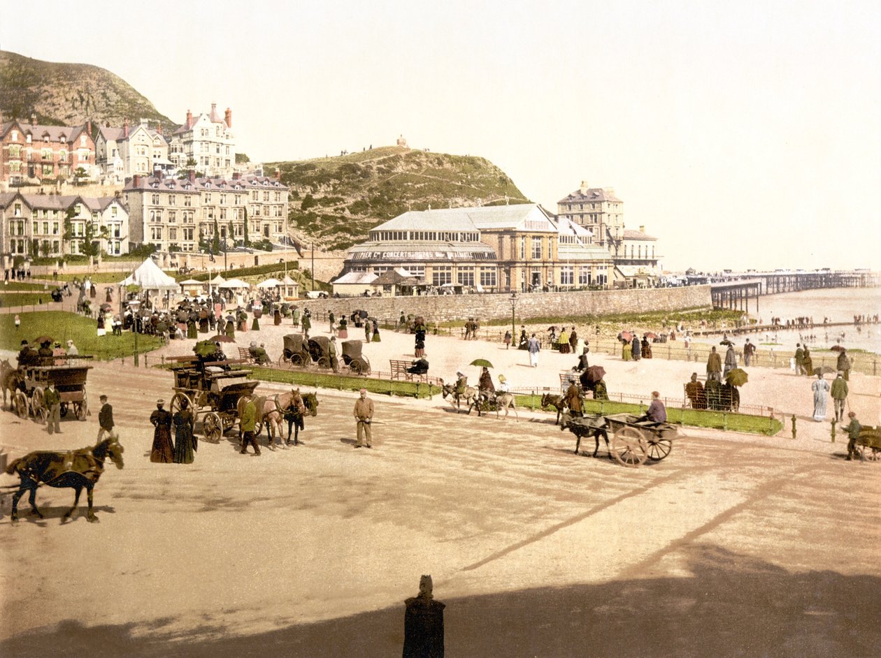 På stranden, Llandudno (håndfarget bilde) av English School