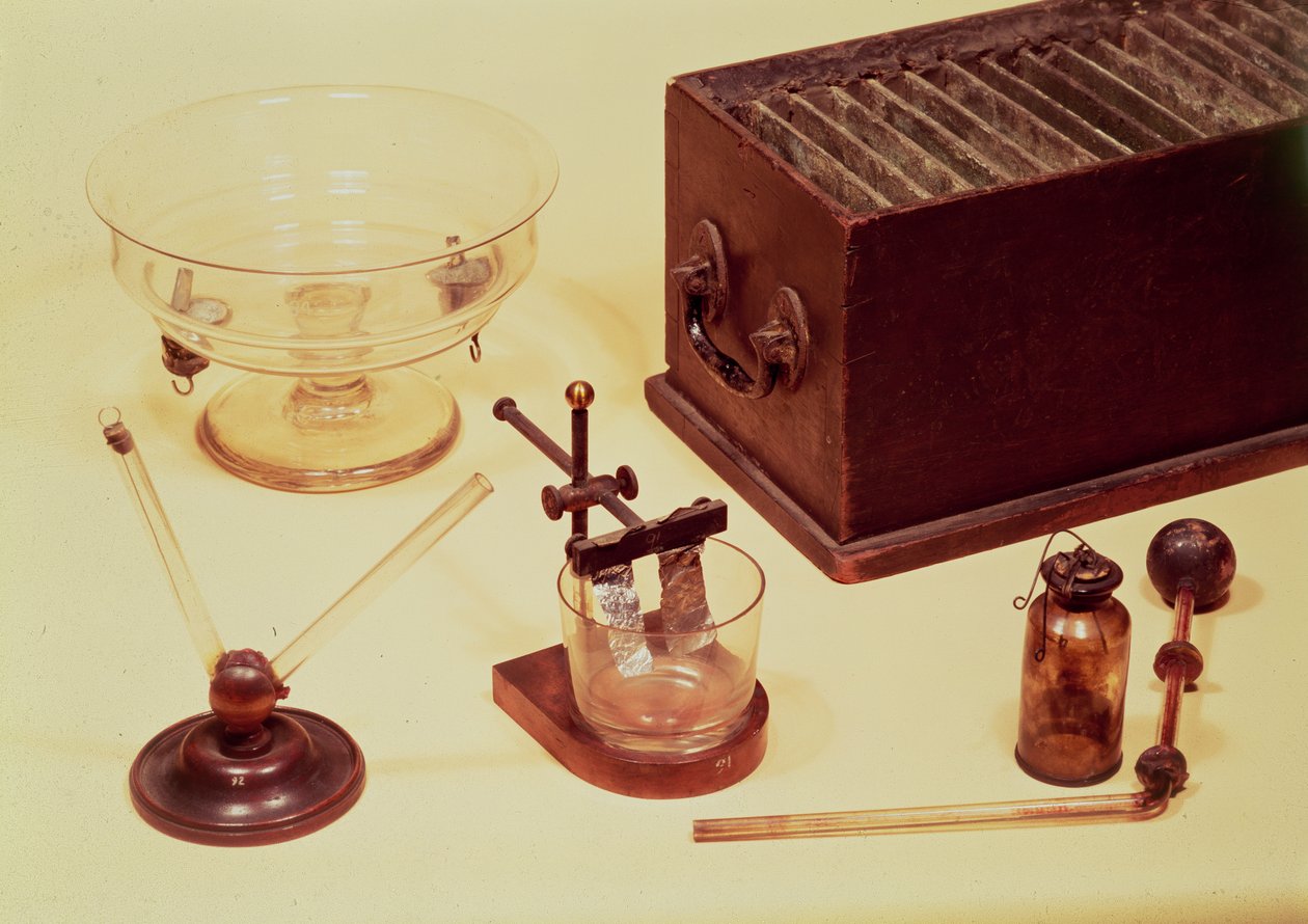Originalutstyr brukt av Sir Humphry Davy (1778-1829) i hans elektrokjemiske eksperiment, tidlig på 1800-tallet av English School