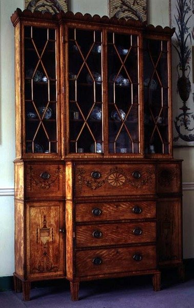Malt og innfelt secretaire bokhylle, ca.1785 av English School
