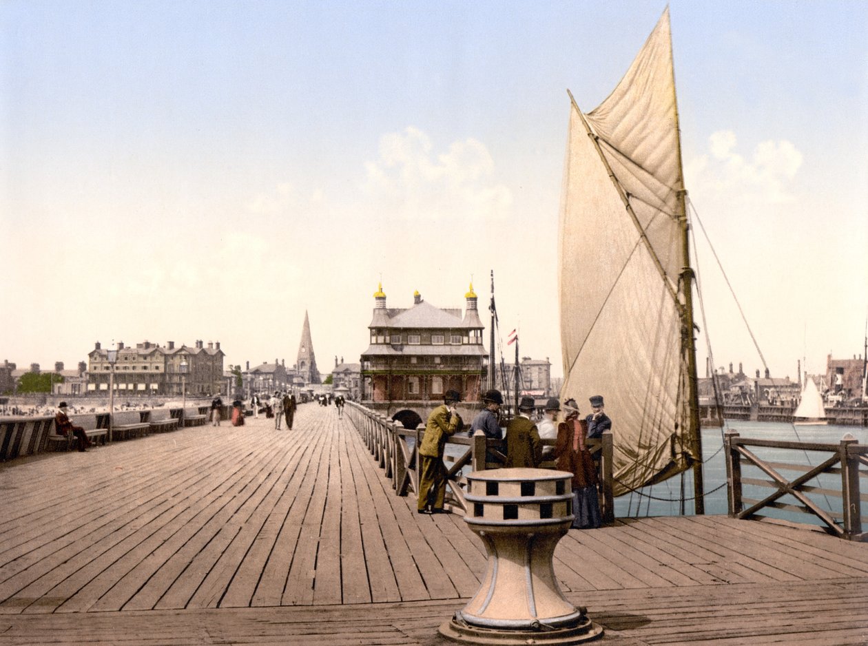 Pier Pavilion, Lowestoft (håndfarget bilde) av English School