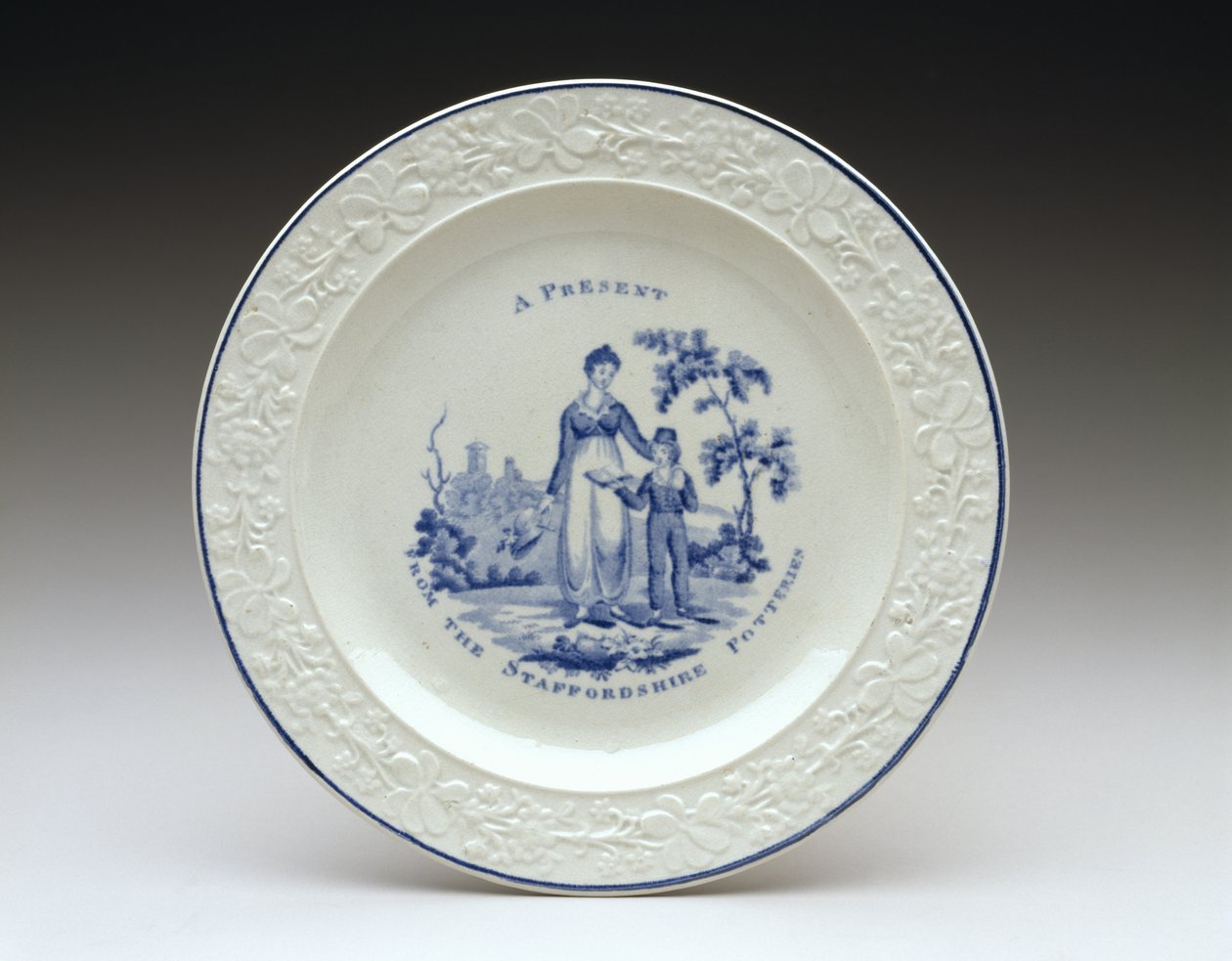 Plate, c. 1820 (blyglasert keramikk med overføringstrykk) av English School