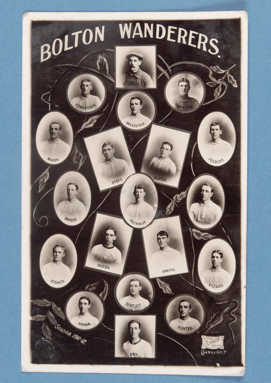 Postkort av Bolton Wanderers FC-spillere, sesong 1911-12 (bw litho) av English School