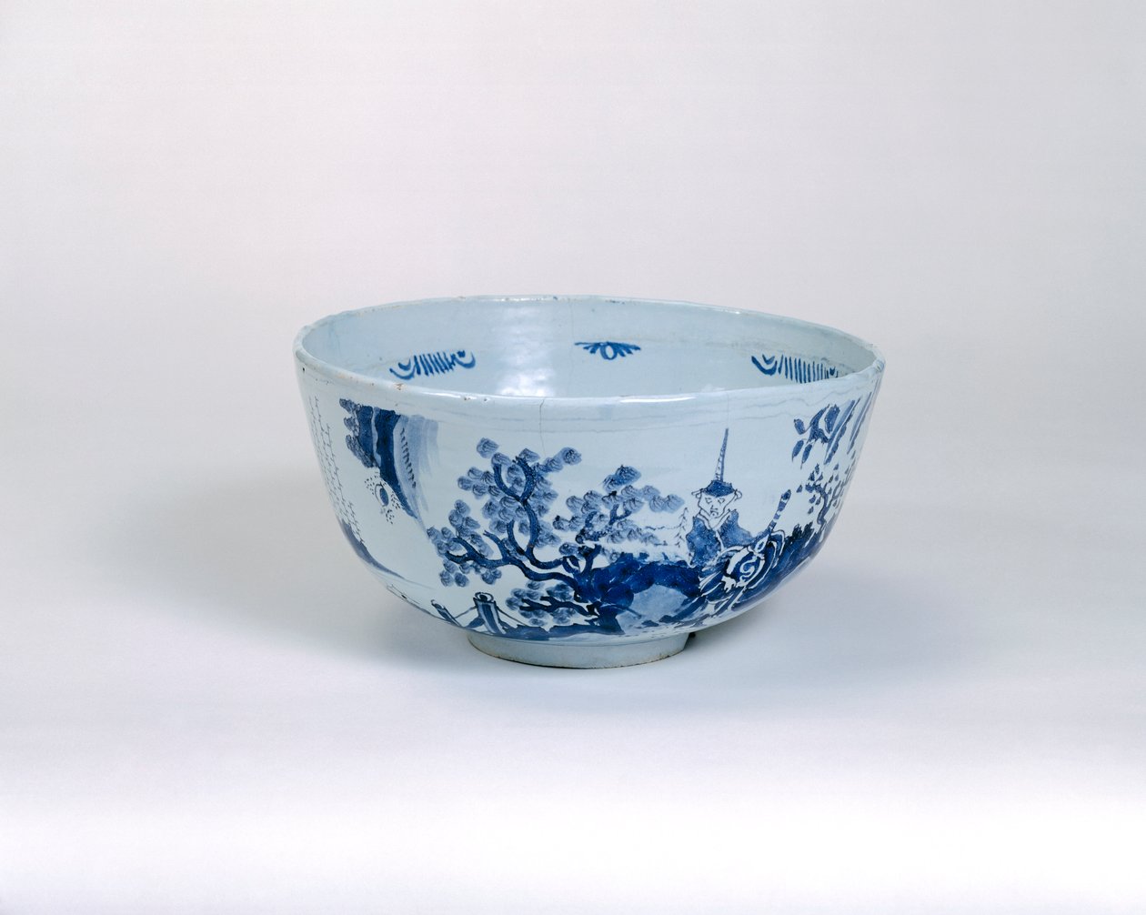 Punchbolle, muligens laget i Brislington, ca. 1675-1700 (tinnglasert keramikk) av English School