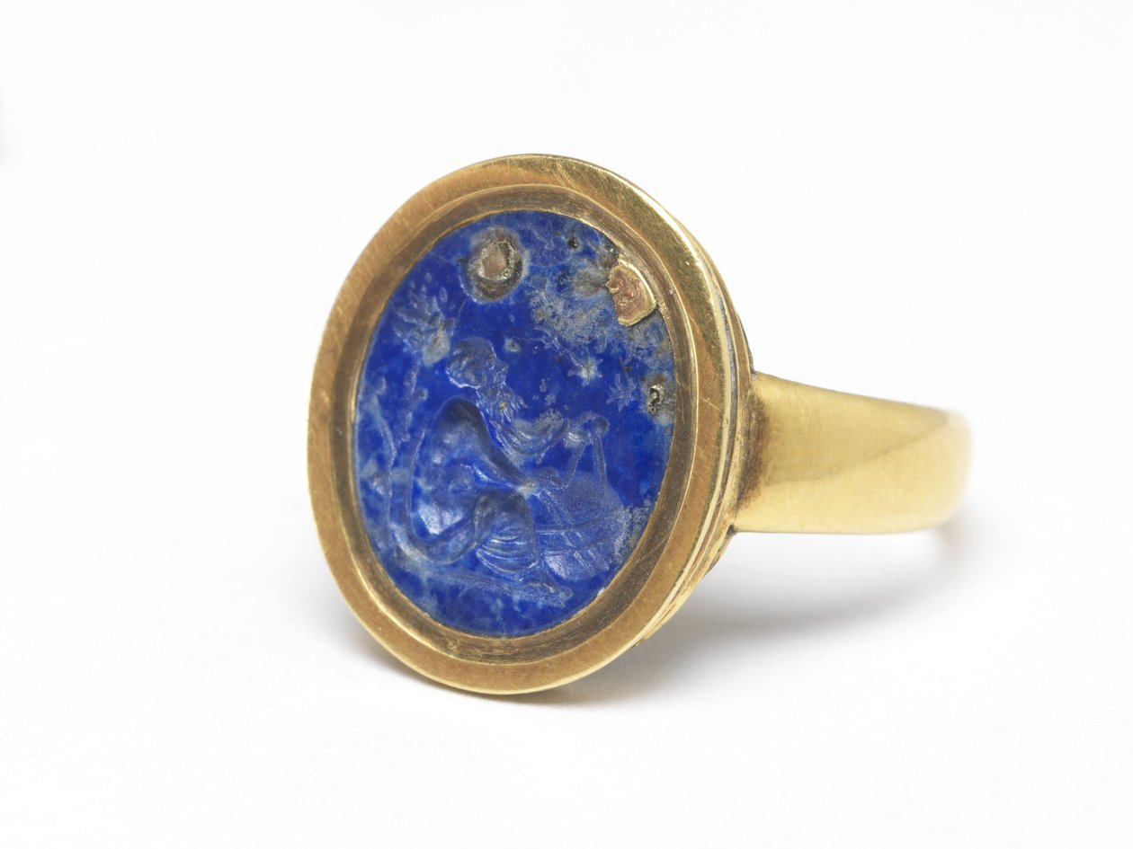 Ring (lapiz lazuli og gull) av English School