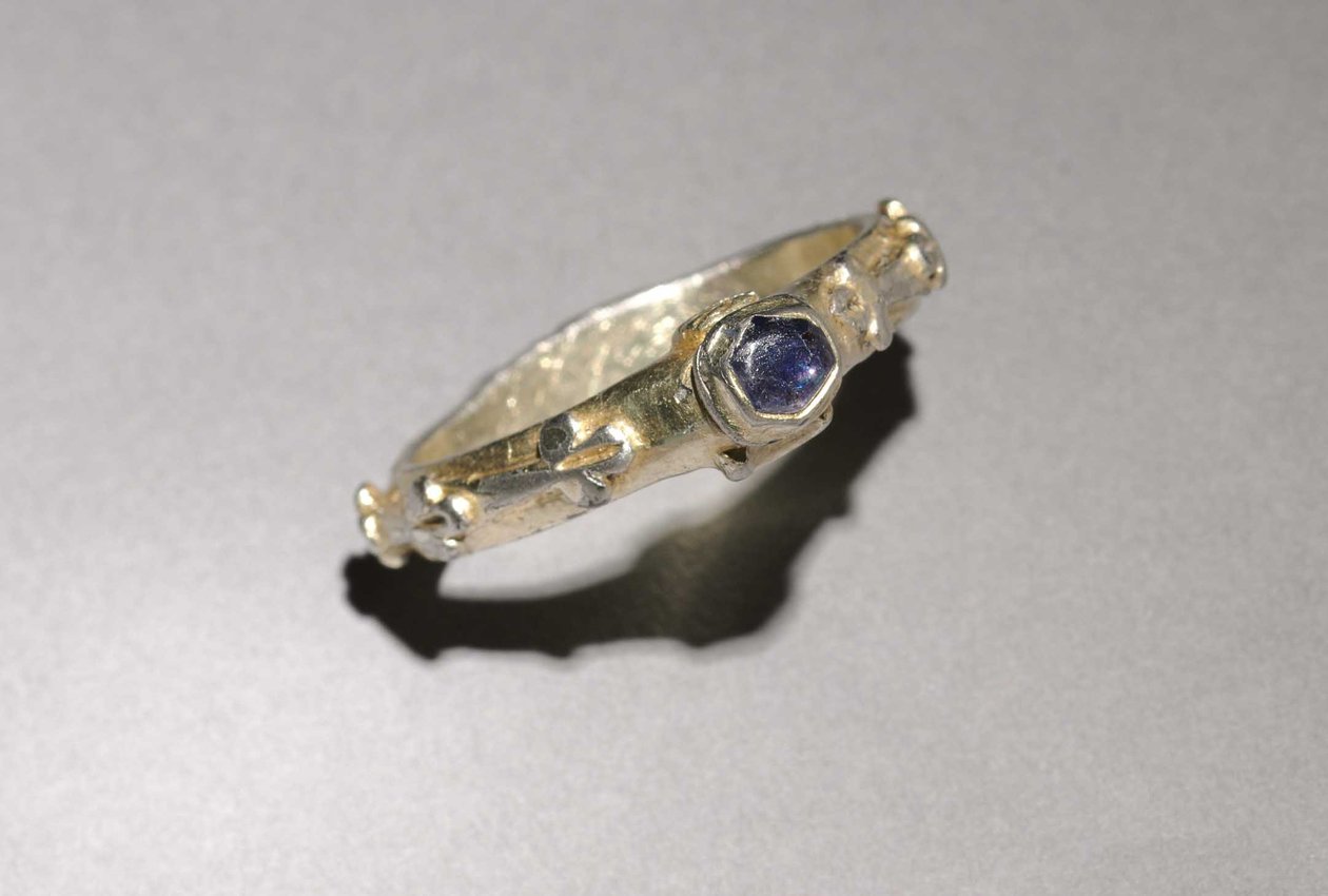 Ring, 1300-tallet av English School