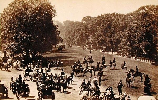 Rotten Row, ca. 1880 (sepia-fotografi) av English School