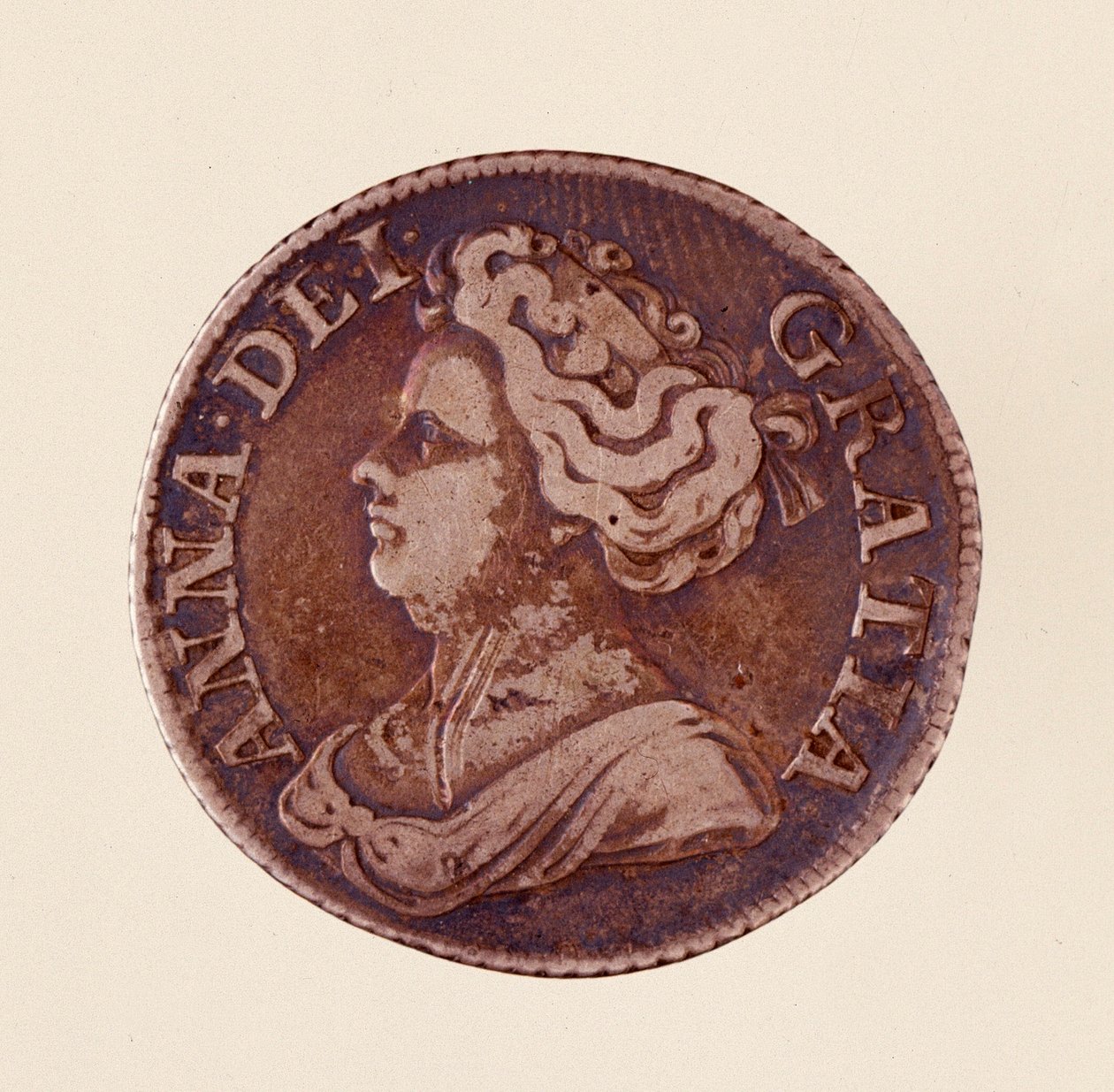 Sølvengelsk Groschen, regjeringstid til dronning Anne Stuart (Anne av Storbritannia) (1665-1714) 1712. Diam. 2,5 cm Napoli, museo archeologico av English School
