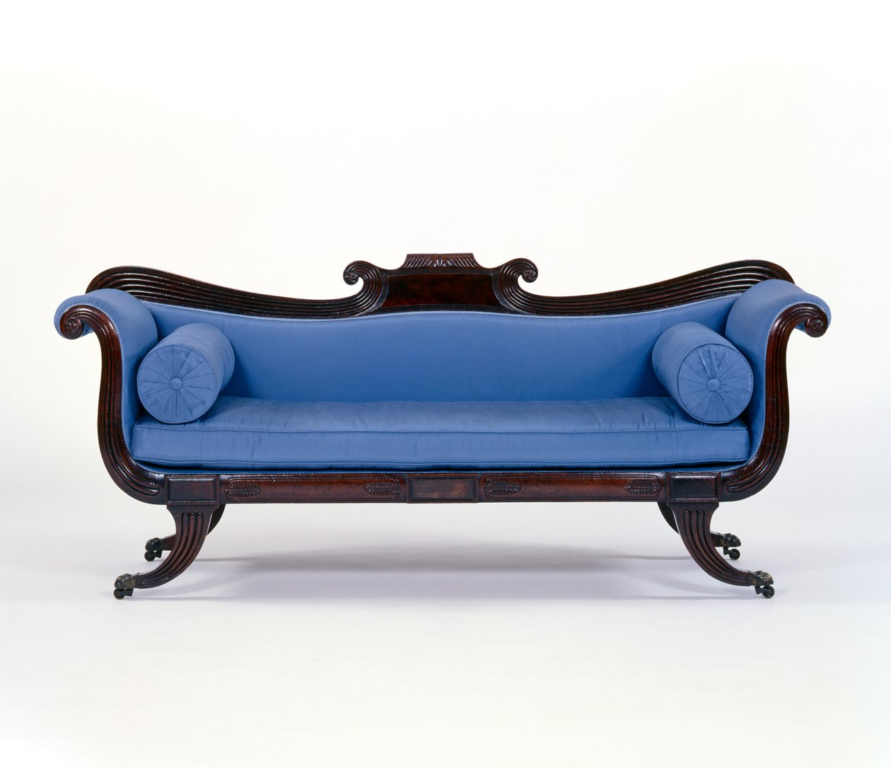 Sofa, ca. 1830 (mahogni og silke) av English School