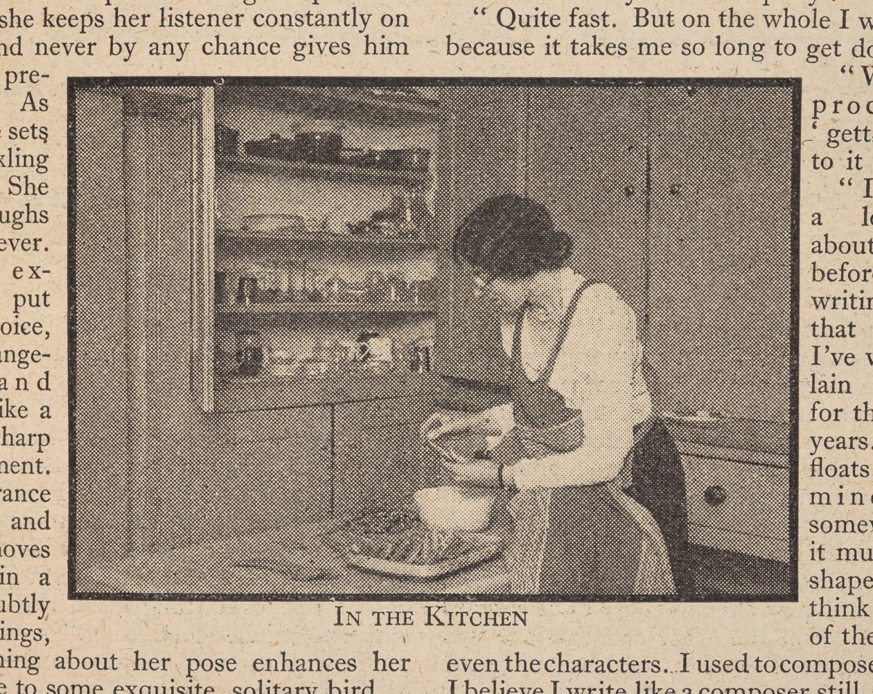 Sylvia på kjøkkenet på 113 Inverness Terrace, i Louise Morgans #39;Sylvia Townsend Warner: A Writer Who Follows None of the Rules#39;, Everyman New Series 4 av English School
