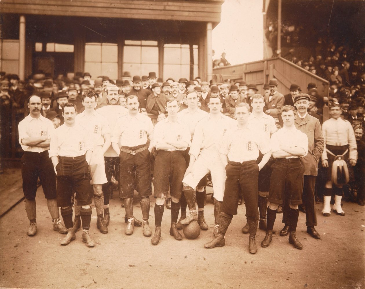 Det engelske laget som spilte mot Skottland i Glasgow, 2. april 1892 av English School