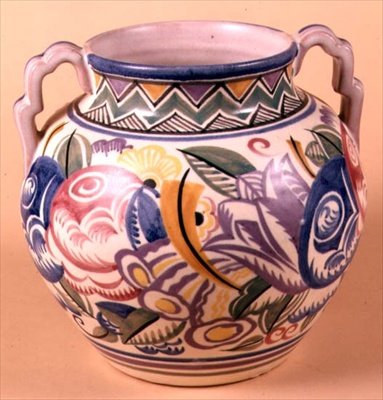 Vase av Carter Stabler og Adams, ca. 1930 (keramikk) av English School