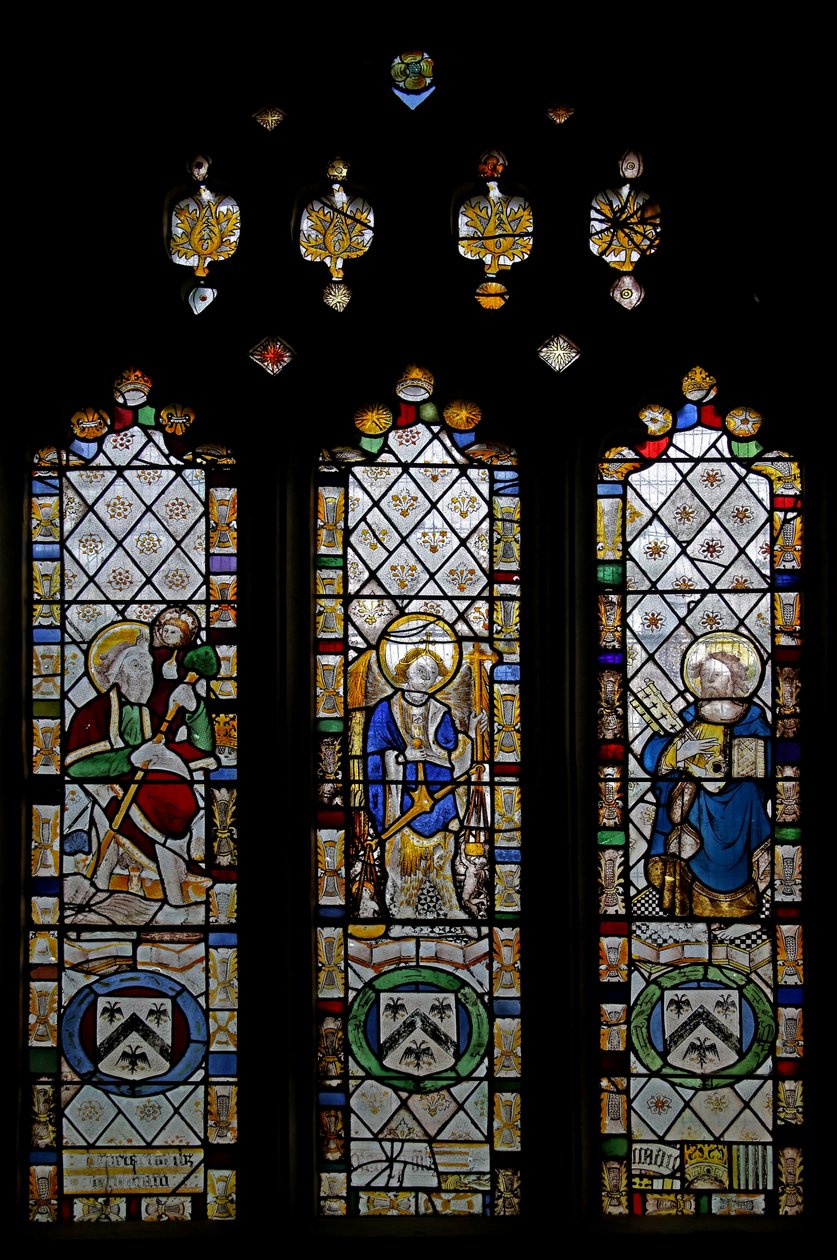Vindu n5 som viser St Christopher, St Michael, St Peter av English School
