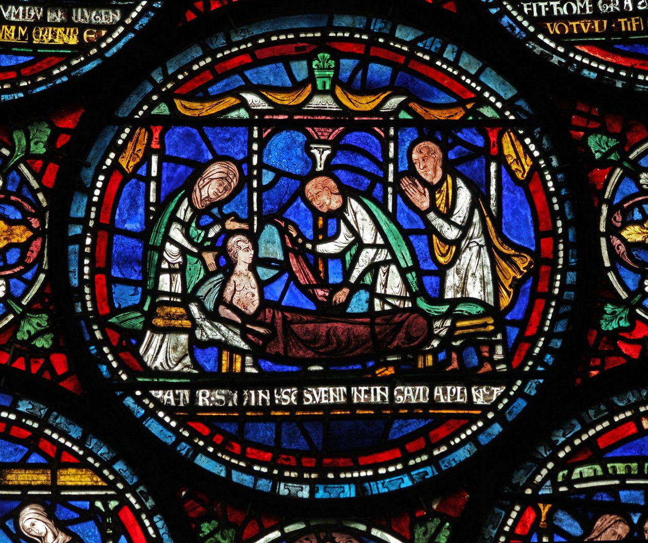 Window s6 som viser en scene fra et St Thomas Becket Miracle-vindu: Cicely of Plumstead(?) setter seg opp på båren hennes av English School