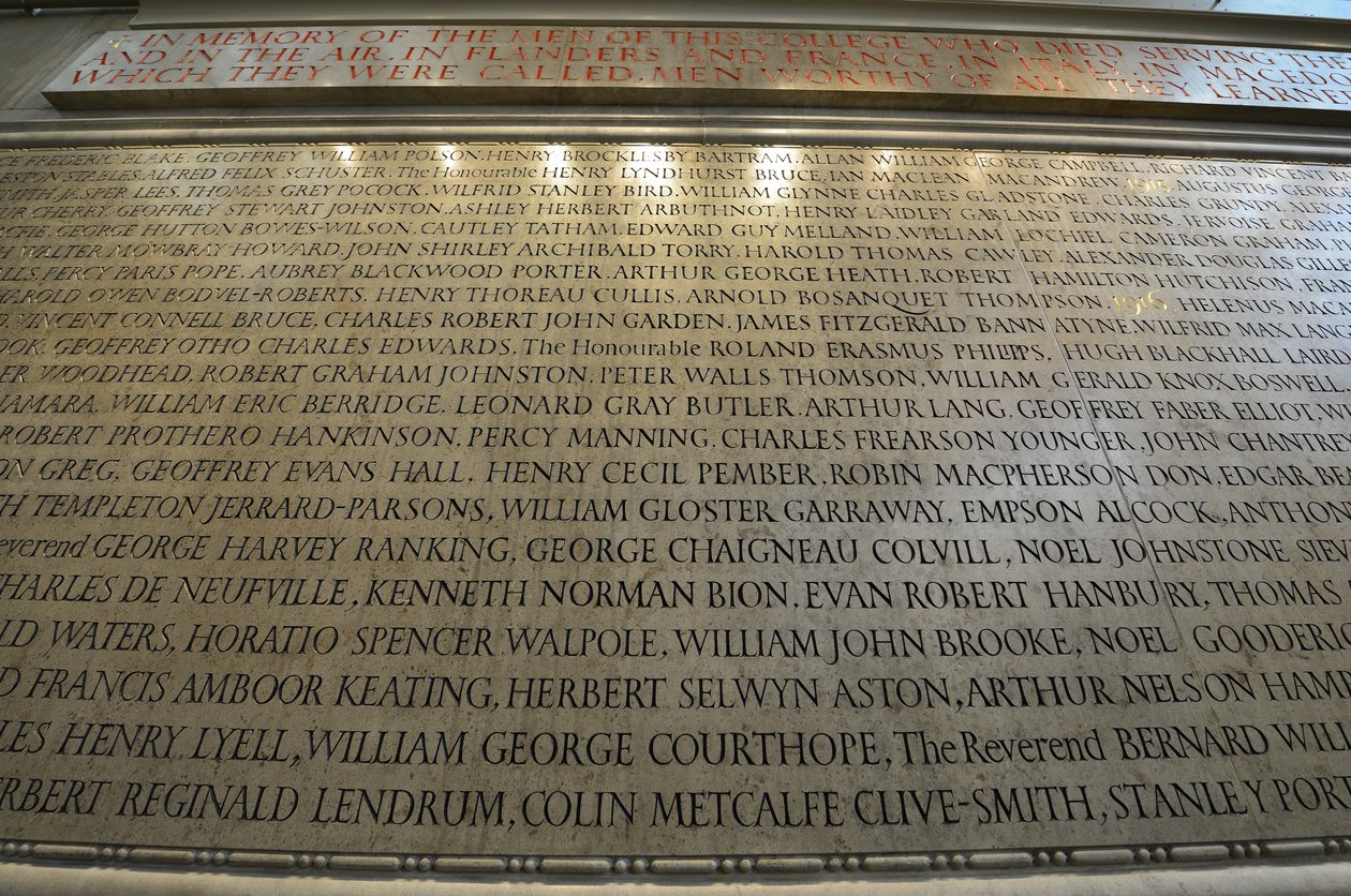 Minnesmerke for medlemmene av New College, Oxford, som mistet livet under første verdenskrig av Eric (workshop of) Gill