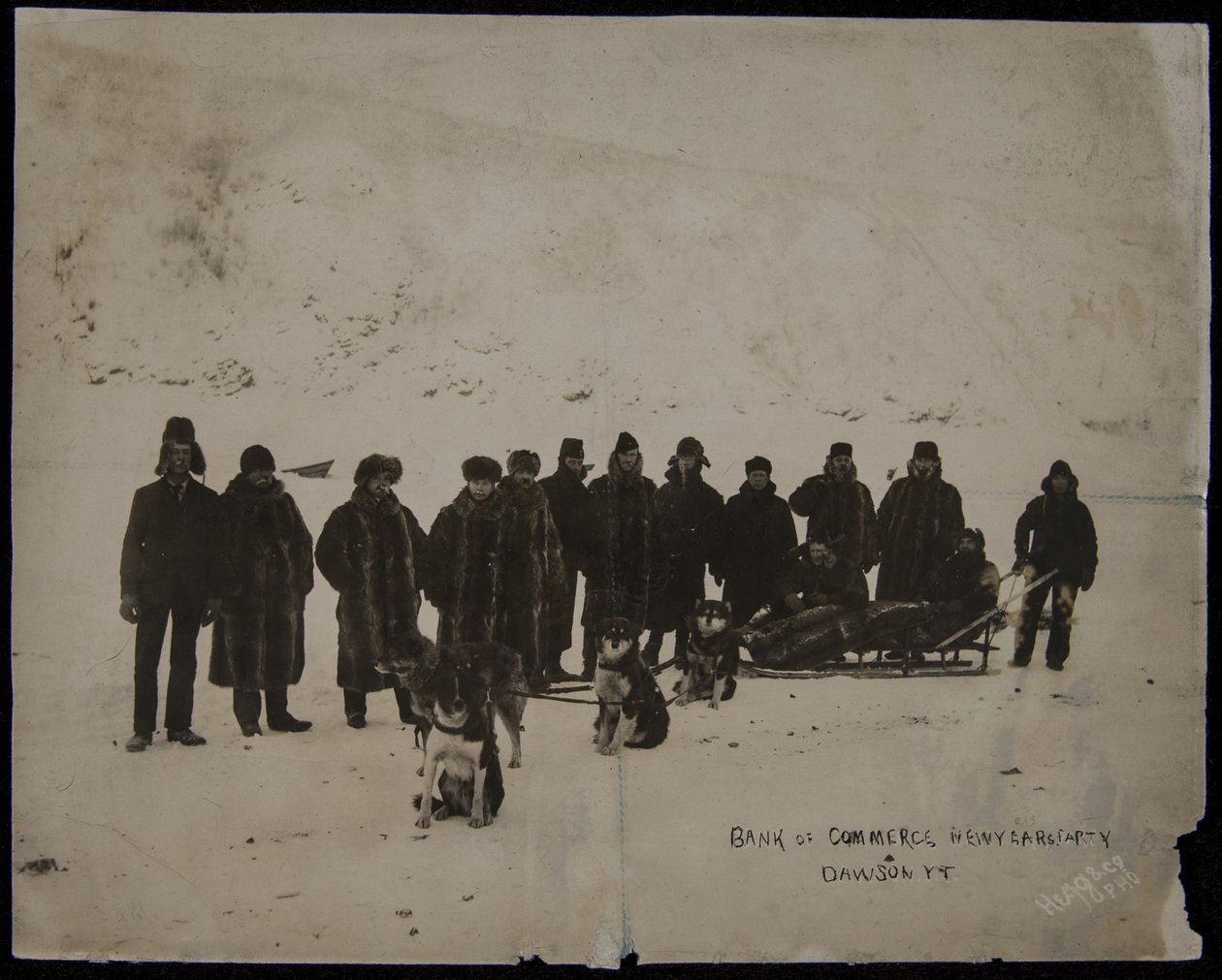 Canadian Bank of Commerce New Years Party, Dawson, YT, fotograf, Hegg & Co., udatert (s/hv-bilde) av Eric A. Hegg
