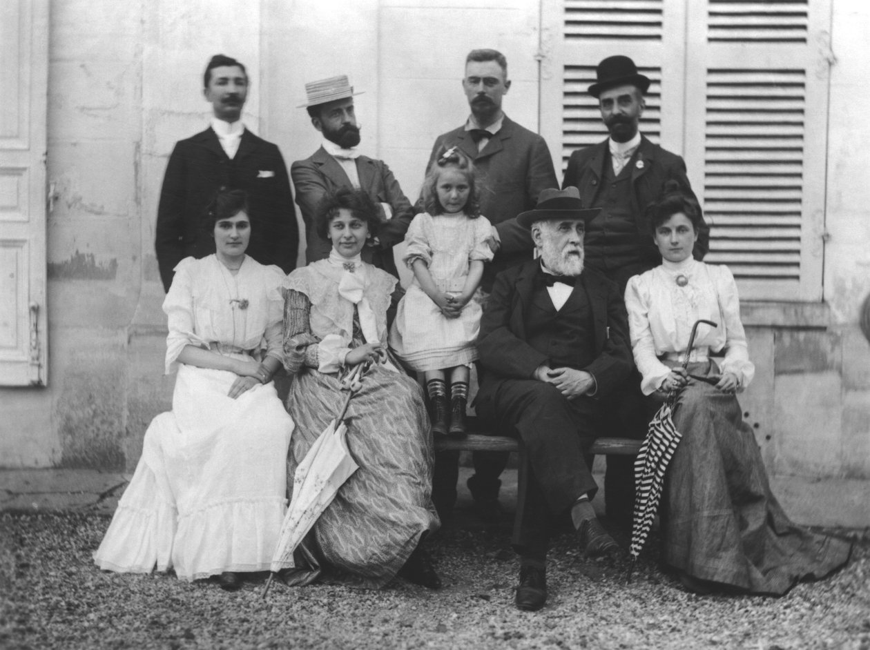 Fra venstre til høyre, bak mot front: Saint-Maurice, Lalo, Poujaud, Alexis Rouart (1869-1921), Julie Manet (1878-1966) kone til Ernest Rouart, Valentine Rouart, Madelaine Rouart, Edgar Degas (1834-1917) , av Ernest Rouart
