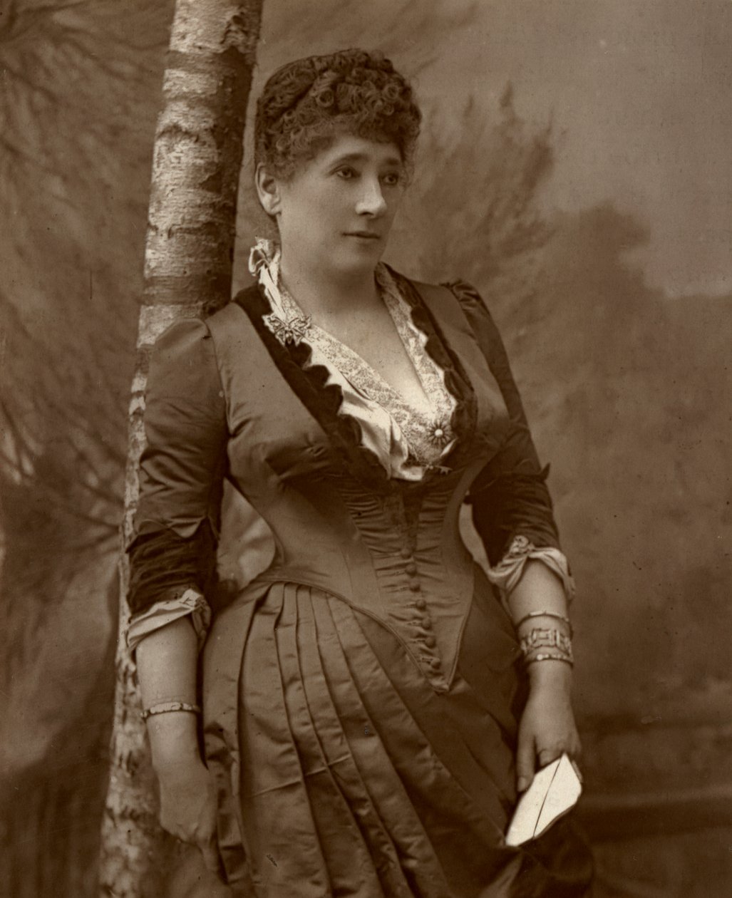 Mrs John Wood, britisk skuespillerinne og teatersjef, 1888. av Ernest Barraud