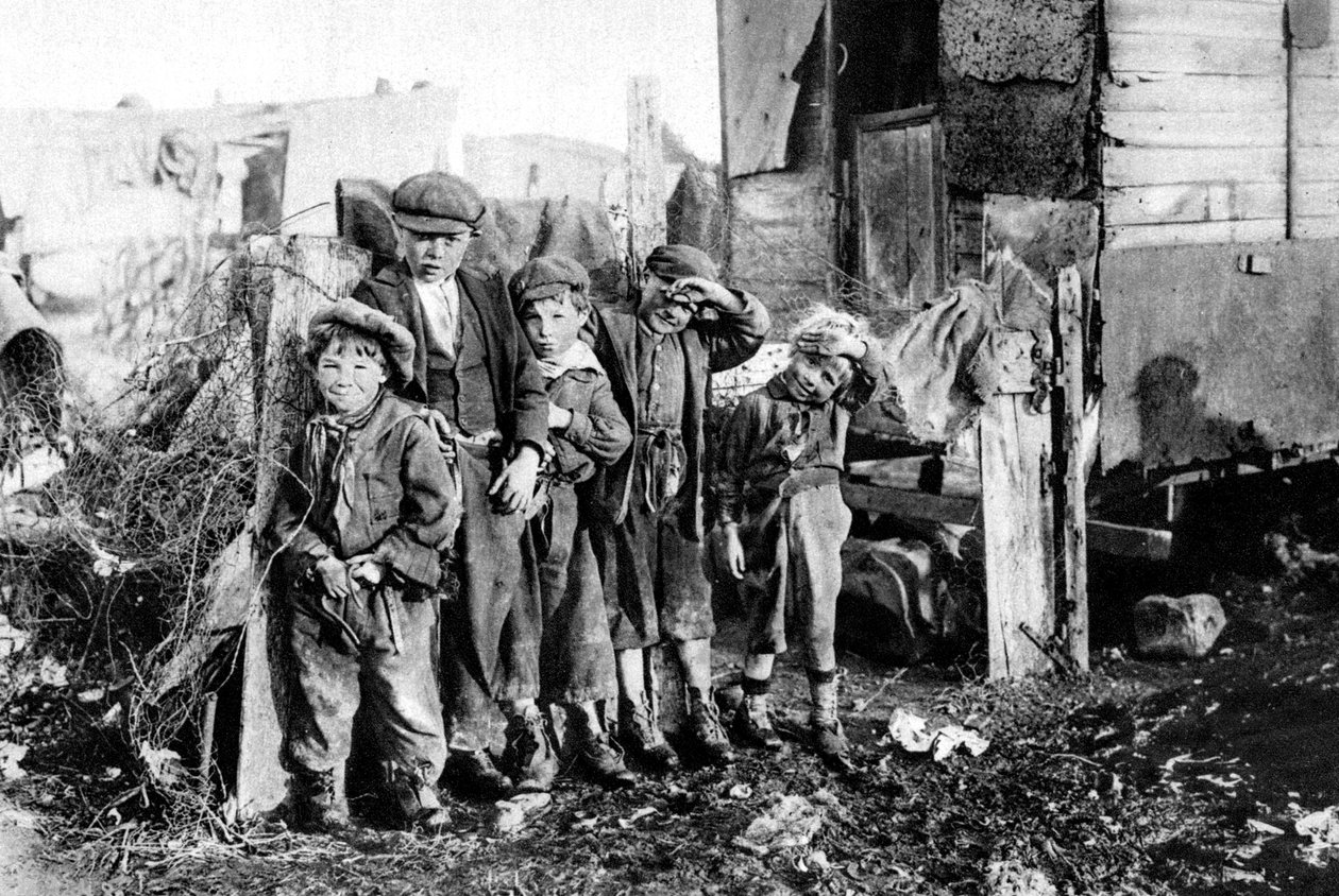 En gruppe gatekråkeboller, Paris, 1931 av Ernest Flammarion